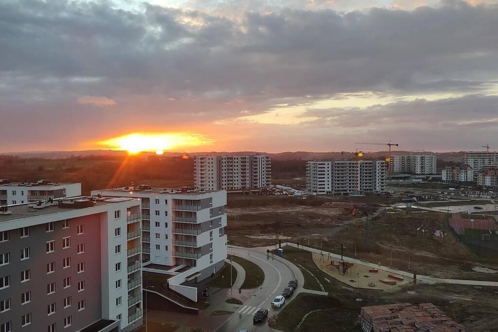 New Apartment Wolynska - Przestronny, Z Widokiem, Czysto, Parking, Balkon 제수프 외부 사진